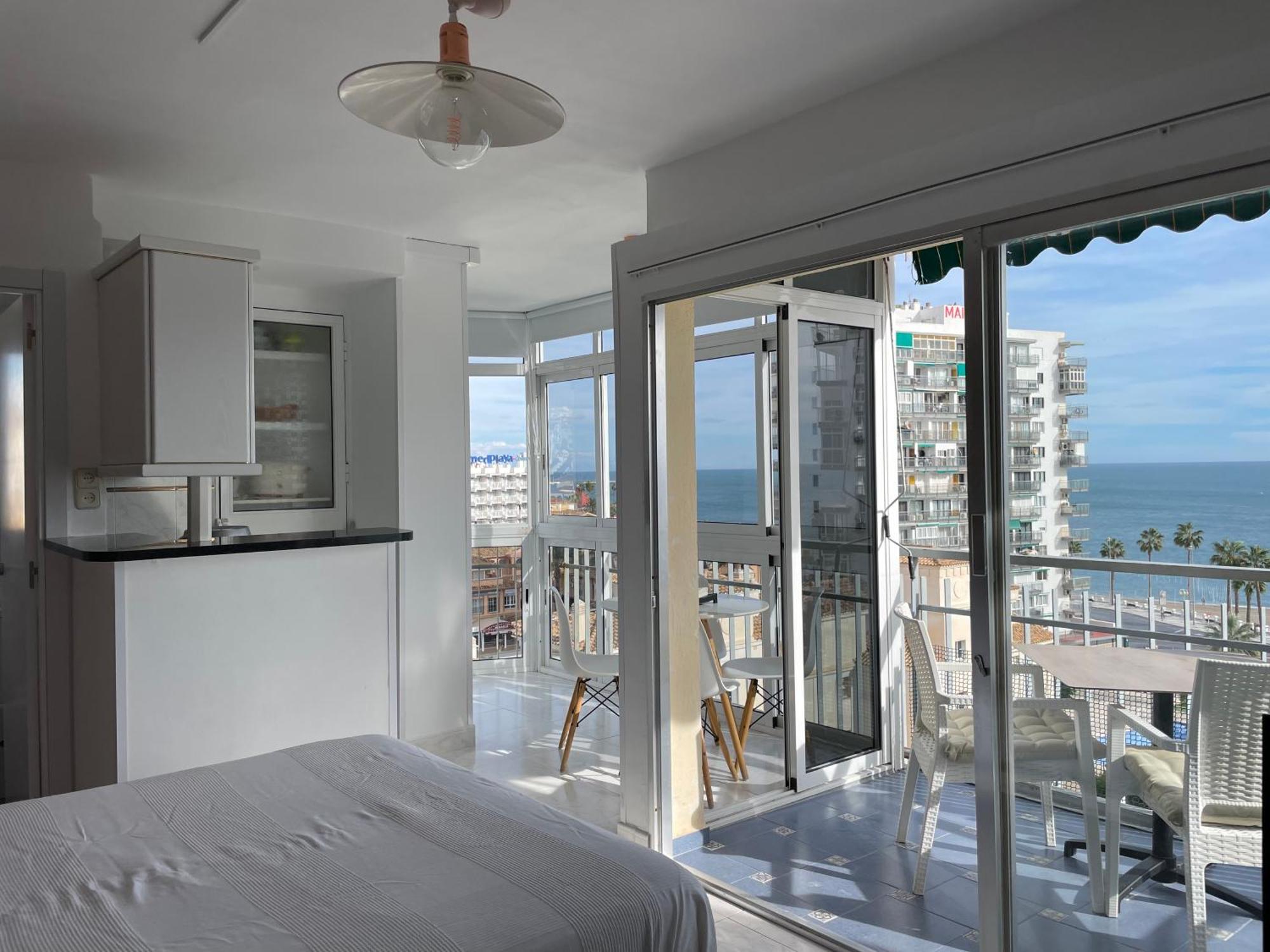 Calle Manuel Mena 4 *
